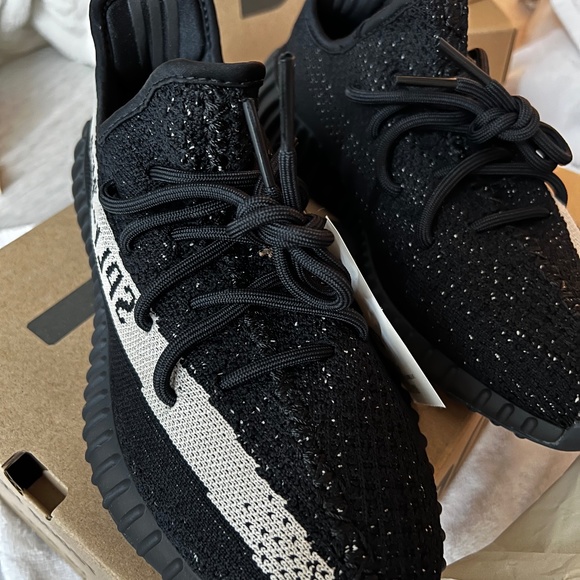 ADIDAS Yeezy Boost 350 V2 "Oreo" - Picture 1 of 3